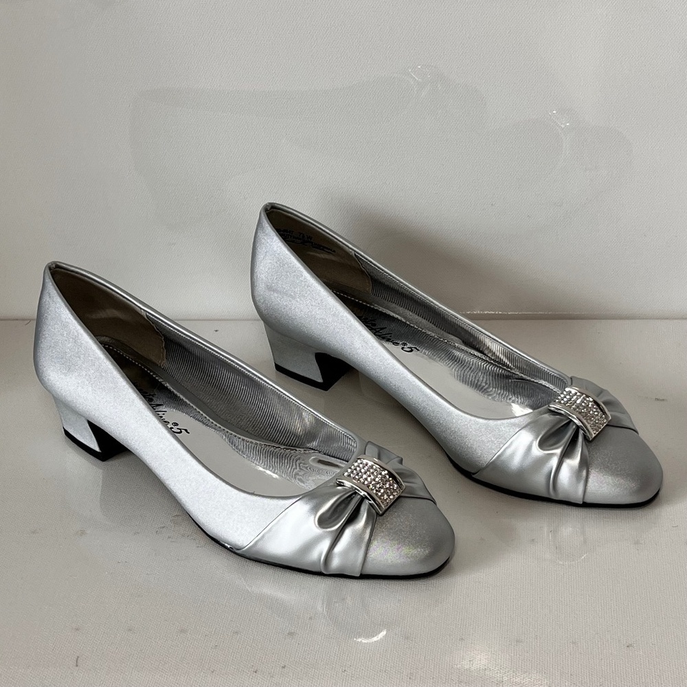 Easy Street Eloise Block Heel Pumps